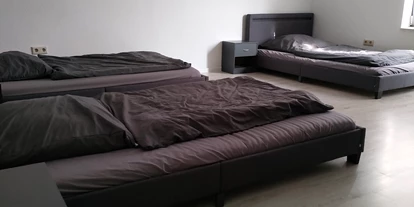Monteurwohnung - PLZ 31860 (Deutschland) - Schlafzimmer Wohnung 4 - Easy Home Wohnen auf Zeit 5 separate Wohneinheiten