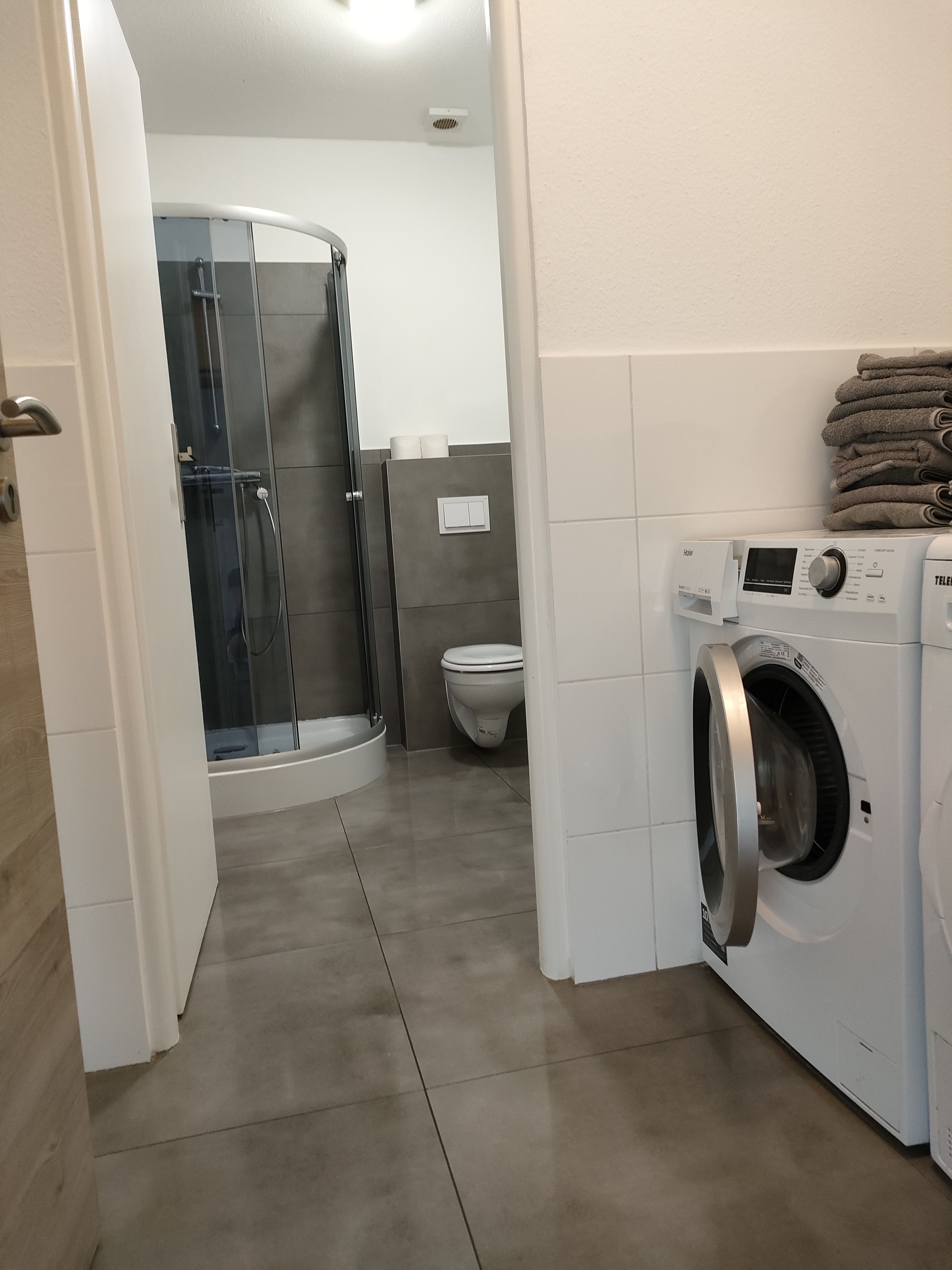 Monteurzimmer: Badezimmer Wohnung 4 - Easy Home Wohnen auf Zeit 5 separate Wohneinheiten 