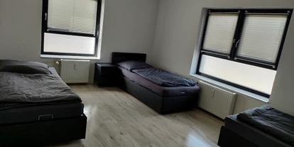 Monteurwohnung - PLZ 31860 (Deutschland) - Schlafzimmer Wohnung 3 - Easy Home Wohnen auf Zeit 5 separate Wohneinheiten