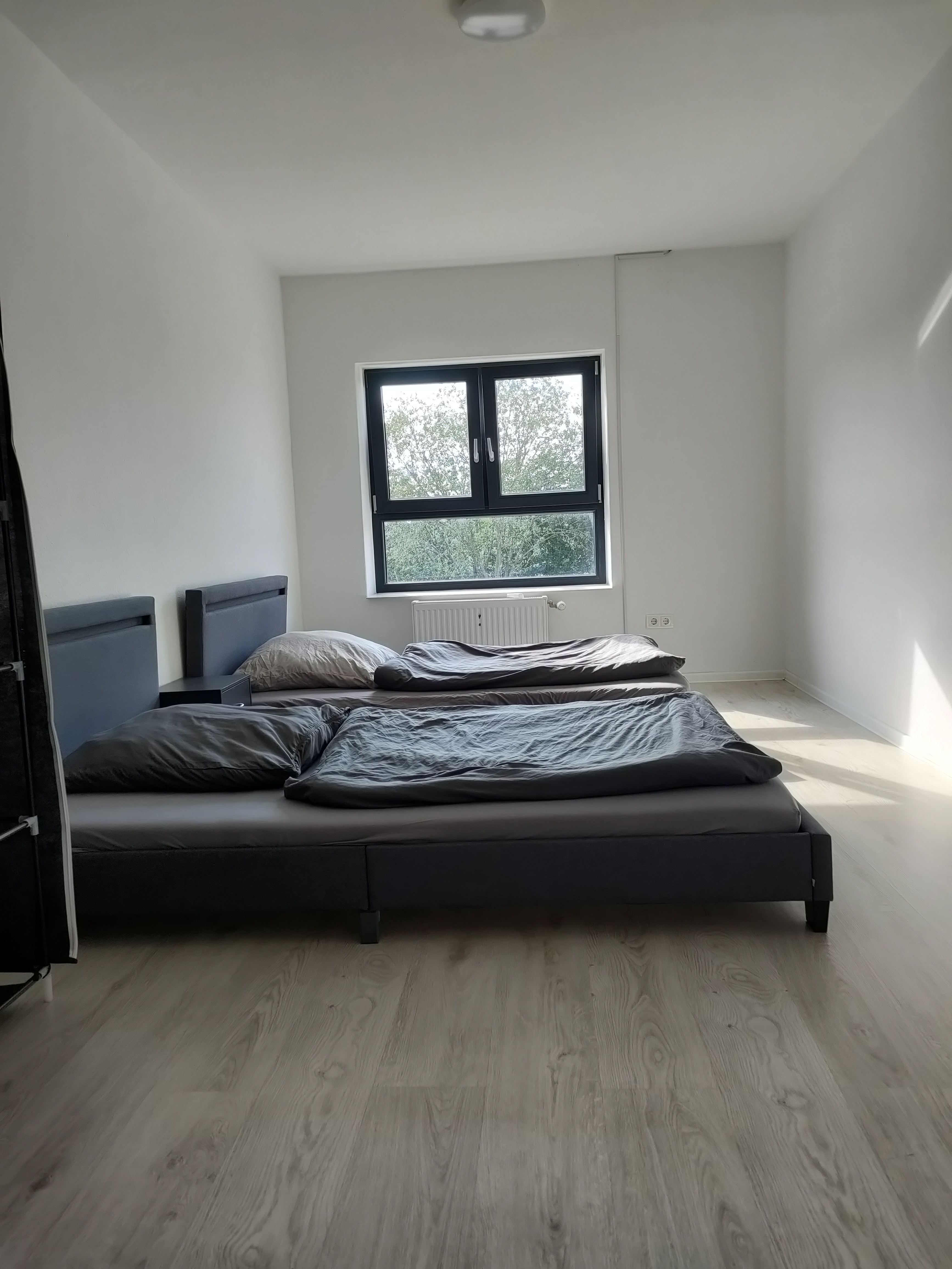Monteurzimmer: Schlafzimmer Wohnung 4 - Easy Home Wohnen auf Zeit 5 separate Wohneinheiten 