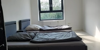 Monteurwohnung - PLZ 31860 (Deutschland) - Schlafzimmer Wohnung 4 - Easy Home Wohnen auf Zeit 5 separate Wohneinheiten