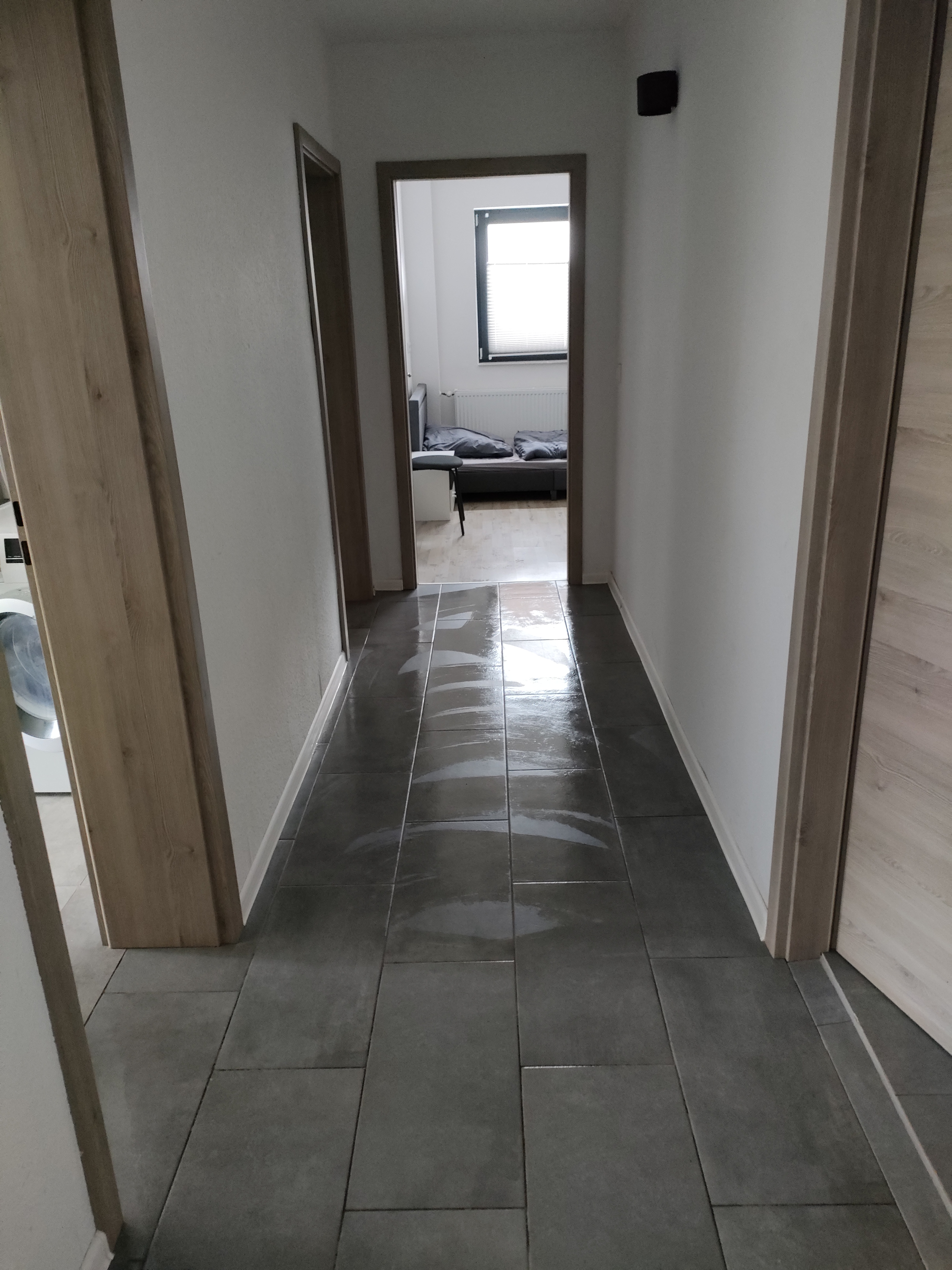 Monteurzimmer: Flur Wohnung 1 - Easy Home Wohnen auf Zeit 5 separate Wohneinheiten 