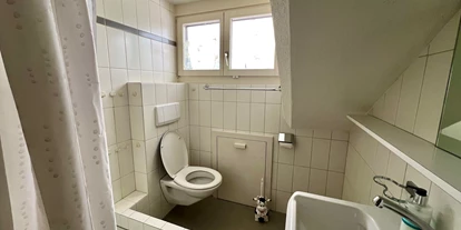 Monteurwohnung - Küche: Küchenmitbenutzung - Schweiz - Badezimmer - Zimmer in St. Gallen