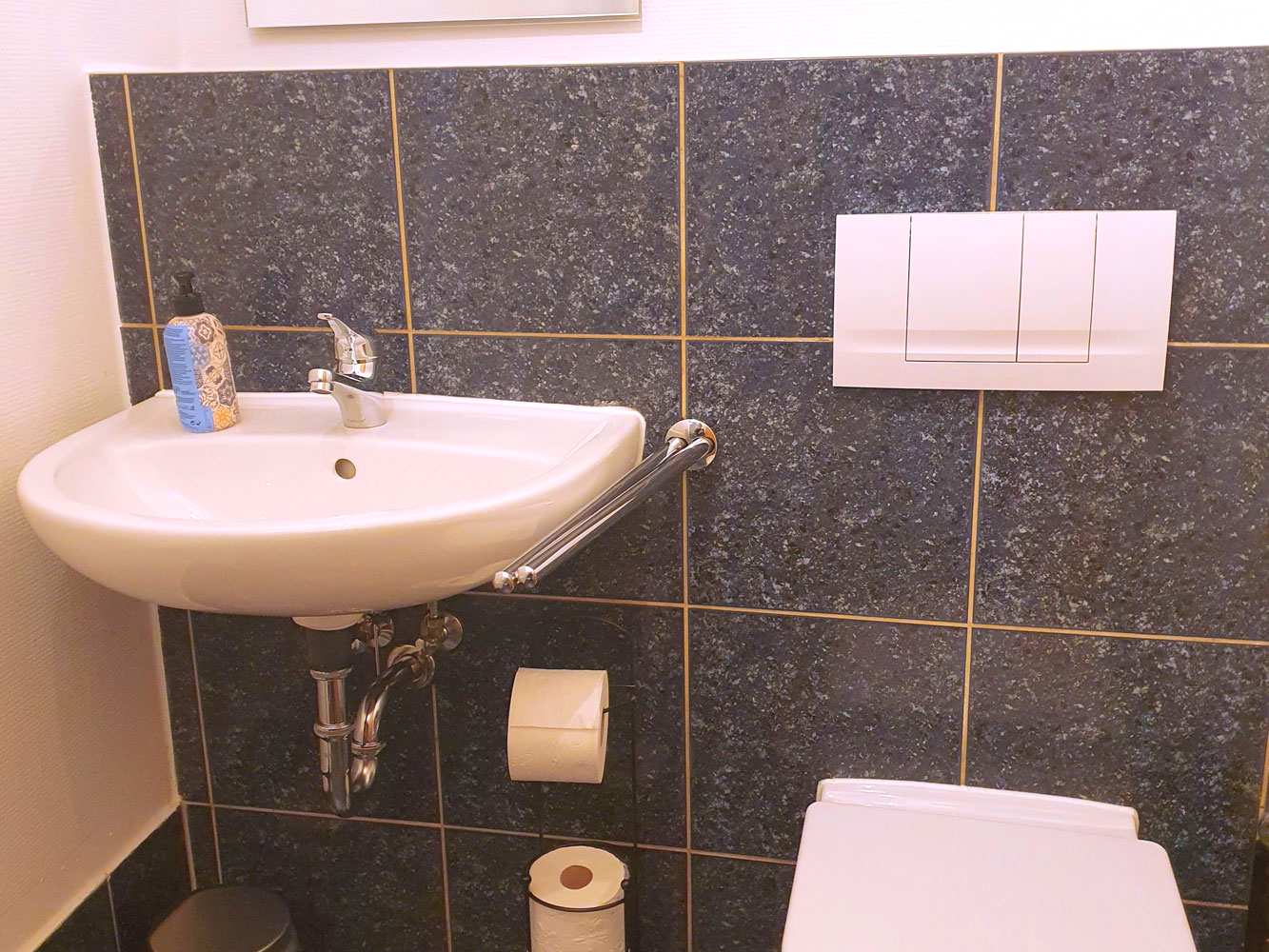 Monteurwohnung - Badezimmer: eigenes Bad - Mecklenburg-Vorpommern - HomeRent in Wismar