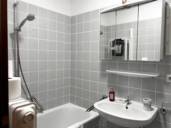 Monteurzimmer: 2-Zimmer-Wohnung mit Balkon – ideal für Monteure & Pendler