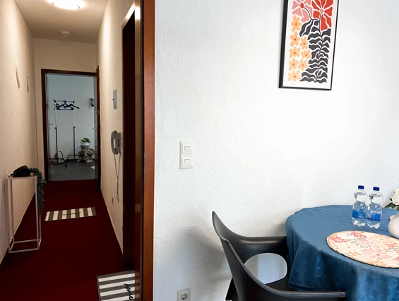Monteurzimmer: 2-Zimmer-Wohnung mit Balkon – ideal für Monteure & Pendler