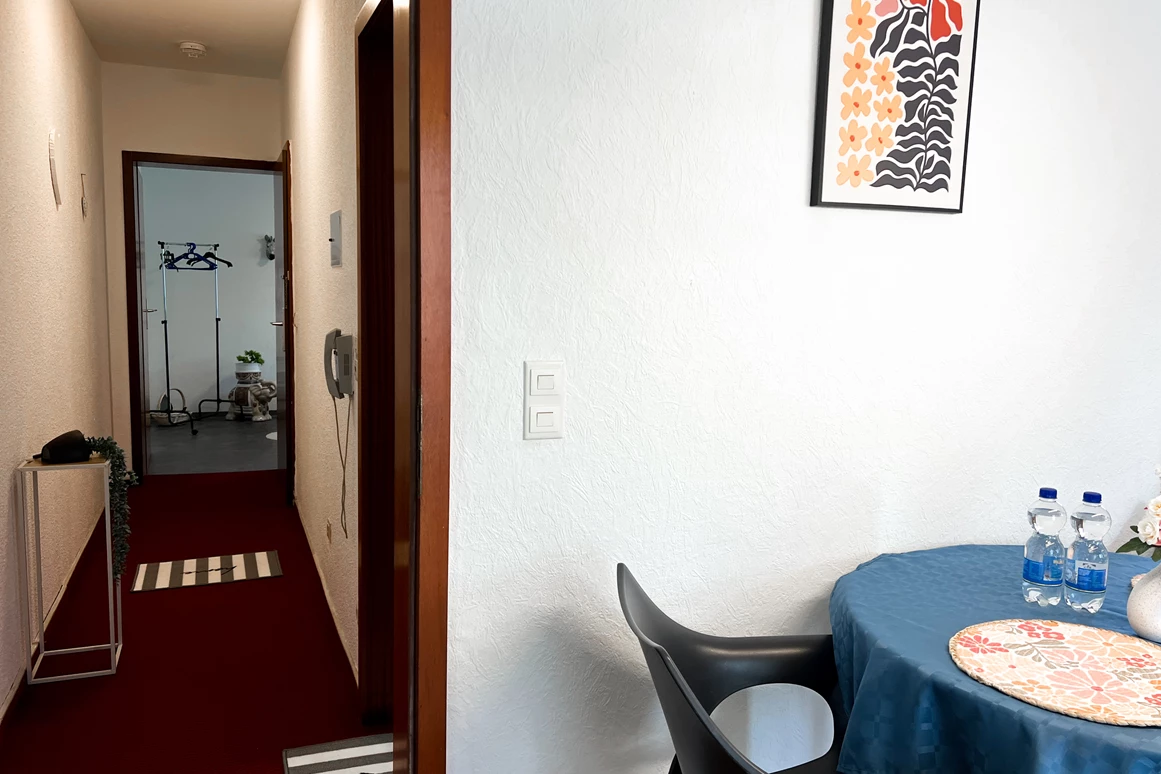 Monteurzimmer: 2-Zimmer-Wohnung mit Balkon – ideal für Monteure & Pendler