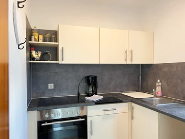 Monteurzimmer: 2-Zimmer-Wohnung mit Balkon – ideal für Monteure & Pendler