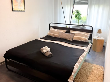 Monteurzimmer: 2-Zimmer-Wohnung mit Balkon – ideal für Monteure & Pendler