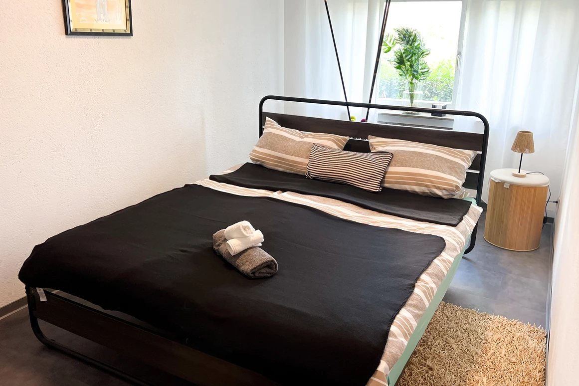 Monteurzimmer: 2-Zimmer-Wohnung mit Balkon – ideal für Monteure & Pendler