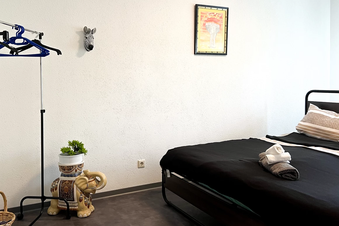 Monteurzimmer: 2-Zimmer-Wohnung mit Balkon – ideal für Monteure & Pendler