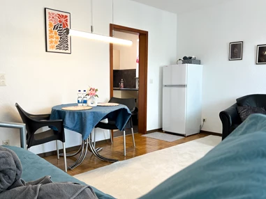 Monteurzimmer: 2-Zimmer-Wohnung mit Balkon – ideal für Monteure & Pendler