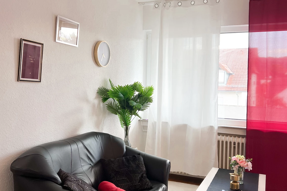 Monteurzimmer: 2-Zimmer-Wohnung mit Balkon – ideal für Monteure & Pendler