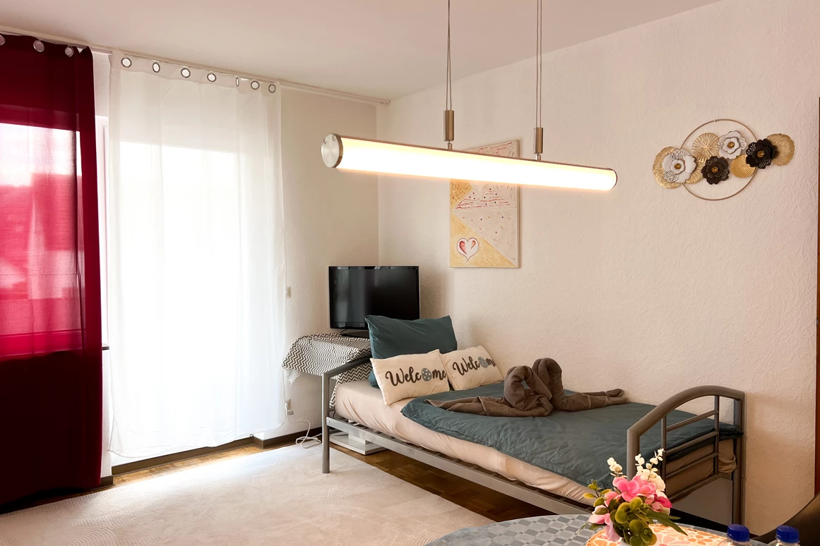Monteurzimmer: 2-Zimmer-Wohnung mit Balkon – ideal für Monteure & Pendler