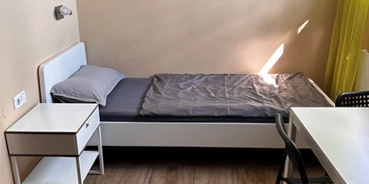 Monteurwohnung - Parkplatz: eigener Parkplatz vorhanden - Österreich - The RoomCenter e.U.
