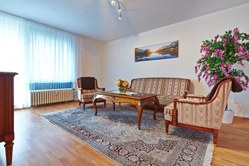 Monteurzimmer: Sitzecke Wohnzimmer
 - Bad Pyrmont, Dr.-Harnier-Str. 7, Ferienwohnung 15