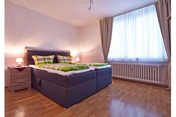 Monteurzimmer: Schlafzimmer mit Doppelbett - Bad Pyrmont, Dr.-Harnier-Str. 7, Ferienwohnung 15