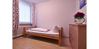 Monteurwohnung - PLZ 31860 (Deutschland) - Schlafzimmer mit einem Einzelbett - Bad Pyrmont, Dr.-Harnier-Str. 7, Ferienwohnung 15