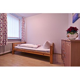 Monteurzimmer: Schlafzimmer mit einem Einzelbett - Bad Pyrmont, Dr.-Harnier-Str. 7, Ferienwohnung 15