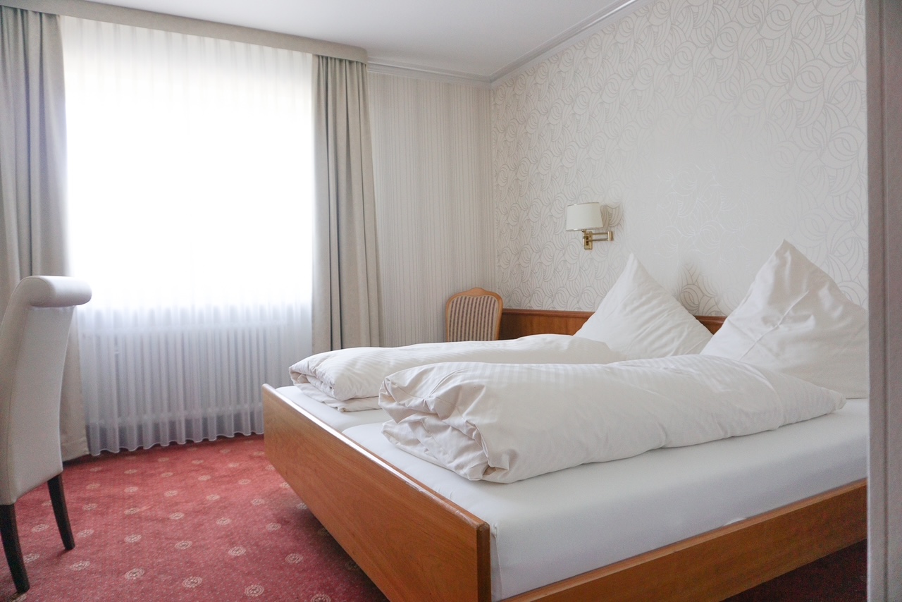 Monteurwohnung - Kronau Walldorf Bretten Kraichtal - Chesa Mia Hotel und Appartements