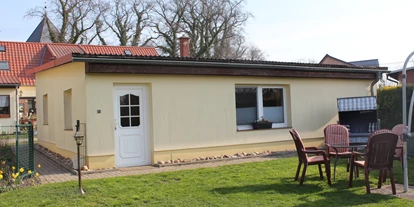 Monteurwohnung - PLZ 17192 (Deutschland) - Der Bungalow besteht aus 2 Zimmer.( WZ und SZ ) Dazu gehört noch eine voll ausgestattet Küche mit Herd, Mikrowelle, Wasserkocher, Kaffeemaschien, Geschirr und Kühlschrank. - Ferienwohnung Groß Dratow