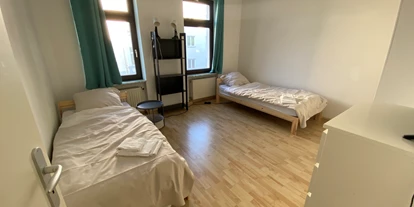 Monteurwohnung - Küche: Gemeinschaftsküche - Deutschland - Monzeurzimmer mit Stellplatz neben Bahnhof