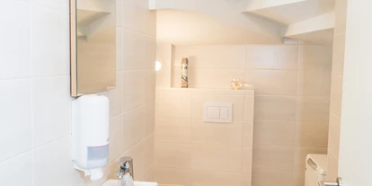 Monteurwohnung - Art der Unterkunft: Apartment - Österreich - Sissi Handwaschbecken, Toilette und Waschmaschine  
Sissi wash hand basin, toilet and washing machine - Senator-Flats Sissi