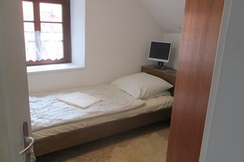 Monteurzimmer: Einzelbett im Einzelzimmer - Ruhige Zimmer Ferienwohnung für Urlauber oder Monteure in Zentraler Lage Stadtmitte Nördlingen