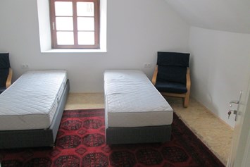 Monteurzimmer: Doppelzimmer mit Einzelbetten - Ruhige Zimmer Ferienwohnung für Urlauber oder Monteure in Zentraler Lage Stadtmitte Nördlingen
