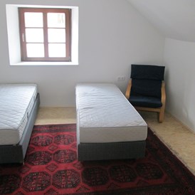 Monteurzimmer: Doppelzimmer mit Einzelbetten - Ruhige Zimmer Ferienwohnung für Urlauber oder Monteure in Zentraler Lage Stadtmitte Nördlingen