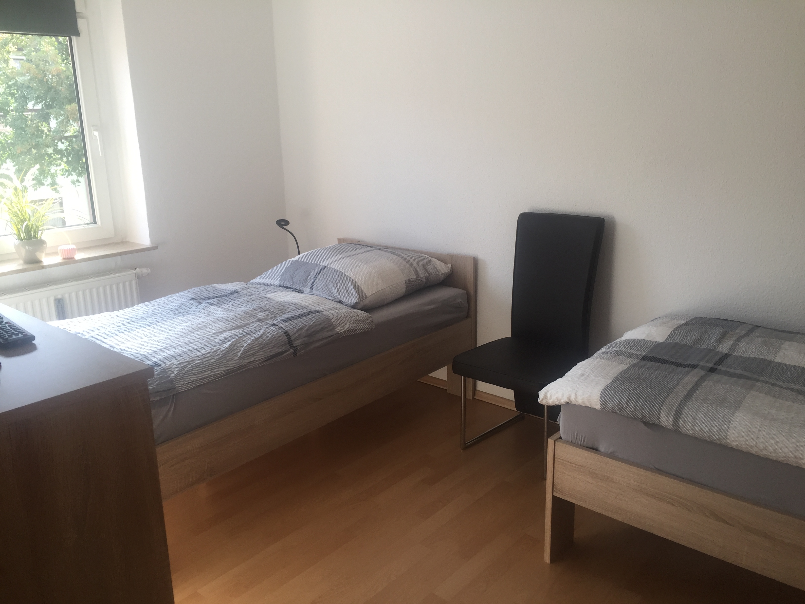 Monteurwohnung - Kühlschrank - Sachsen-Anhalt - Schlafzimmer  - Monteurwohnung Gube 