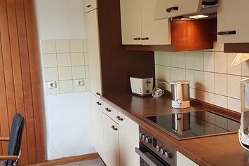Monteurzimmer: Küchenzeile mit kompletter Ausstattung - Fewo Mendig 4 Berge 