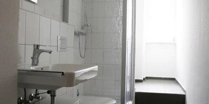 Monteurwohnung - Kleinostheim - Badezimmer und noch ein weiteres WC vorhanden - Zimmer in Waldaschaff