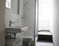 Monteurzimmer: Badezimmer und noch ein weiteres WC vorhanden - Zimmer in Waldaschaff