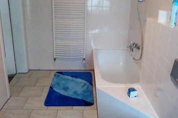 Monteurzimmer: Bad der Gästewohnung - Gästezimmer u. Wohnung