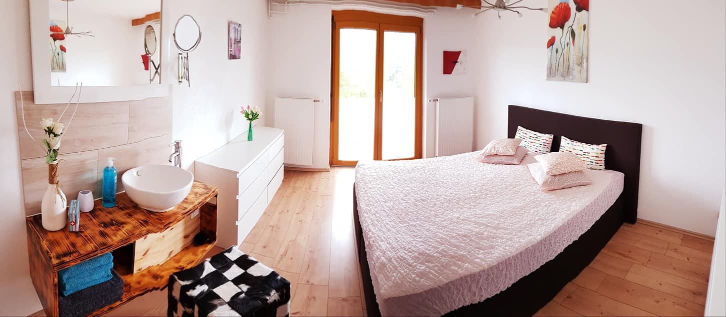 Monteurwohnung - TV - Faakersee - Das Schlafzimmer mit Boxspringbett für 2 Personen - Ferienwohnungen Monfreda - Made for better days 