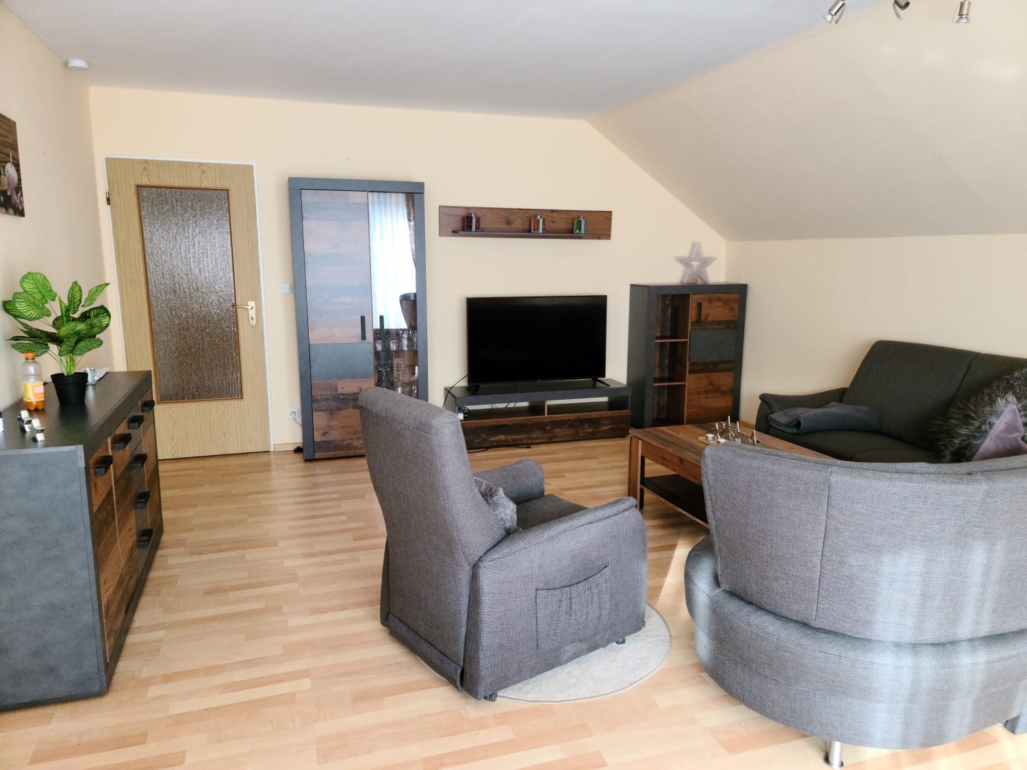 Monteurzimmer: Wohnzimmer - Monteur, Ferienwohnung, Pension, Zimmer,  Gütersloh A2/A33