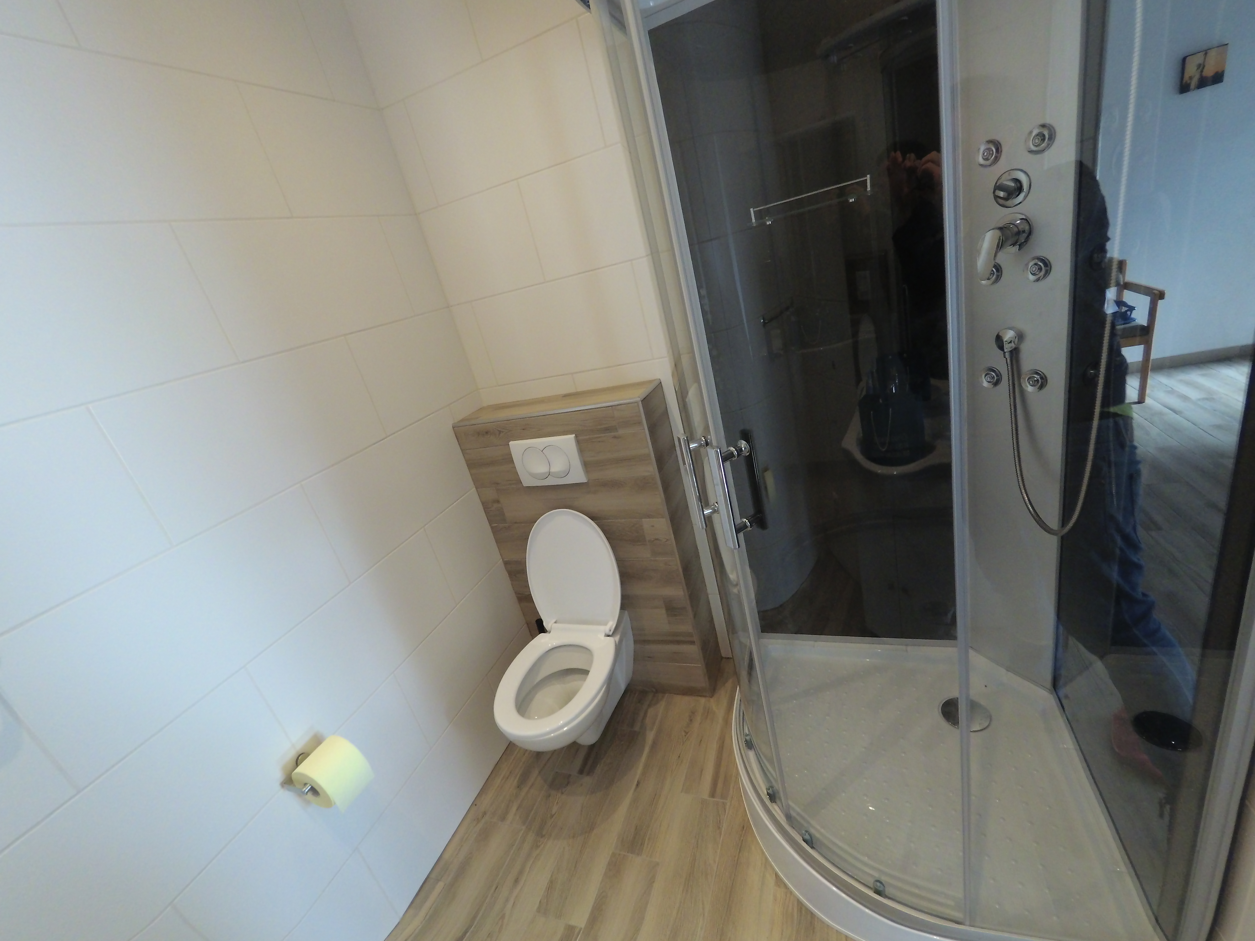 Monteurwohnung - Region Hausruck - Privates Bad mit WC und Dusche - Monteurzimmer Rüstorf nähe Traunfall