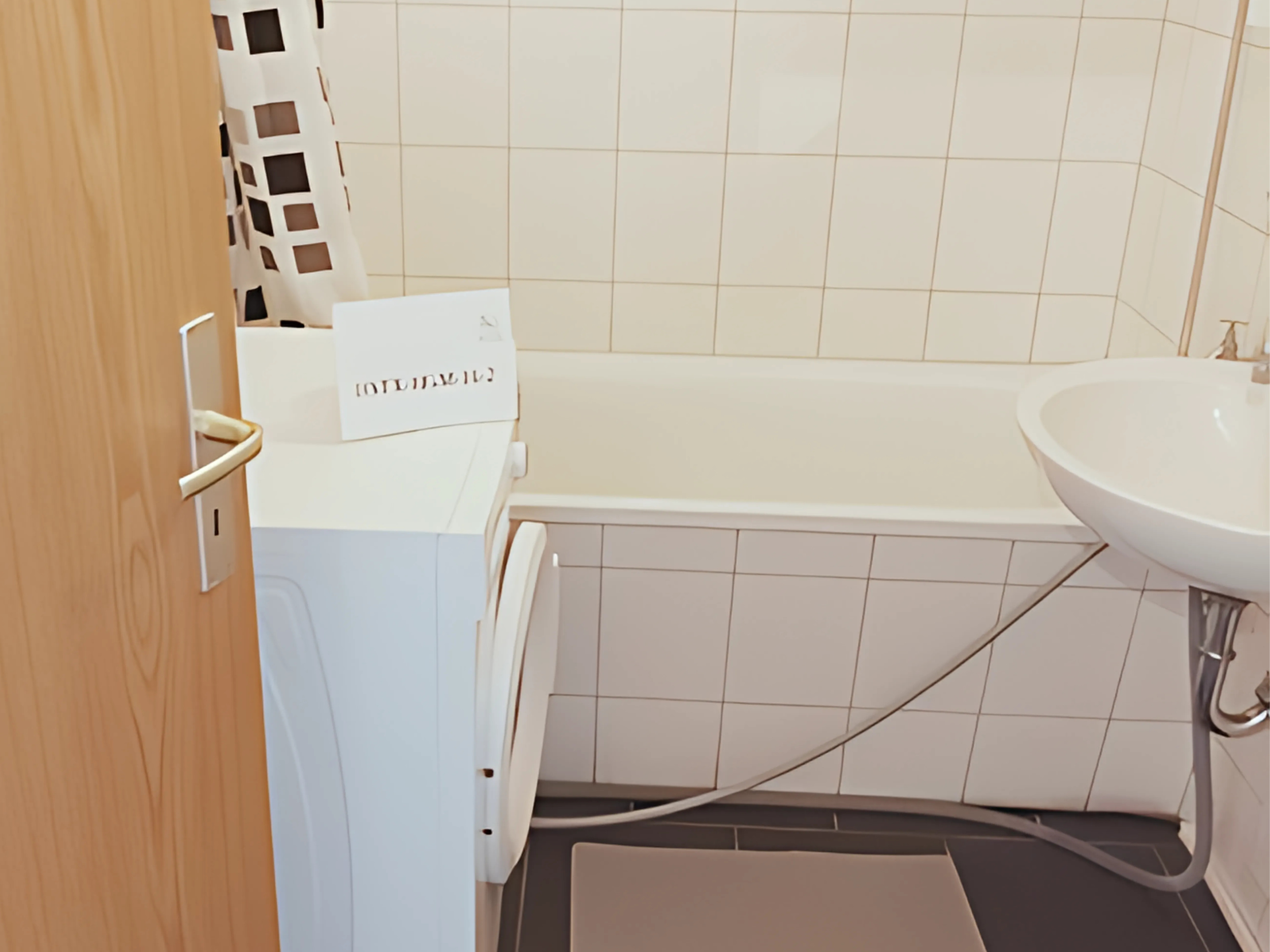 Monteurzimmer: Badezimmer - flex living -  Monteurwohnungen in Stralsund