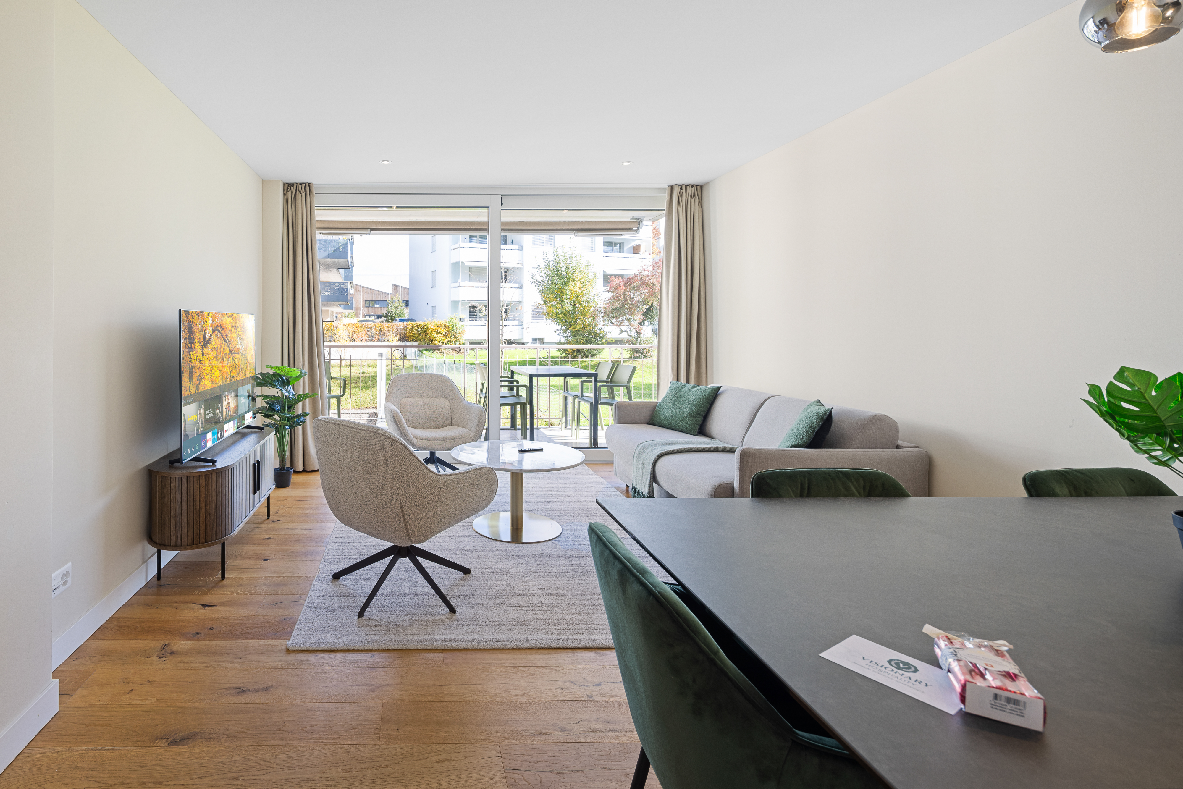 Monteurwohnung - Kühlschrank - Zürich - Wohnzimmer - Visionary Hospitality Embrach