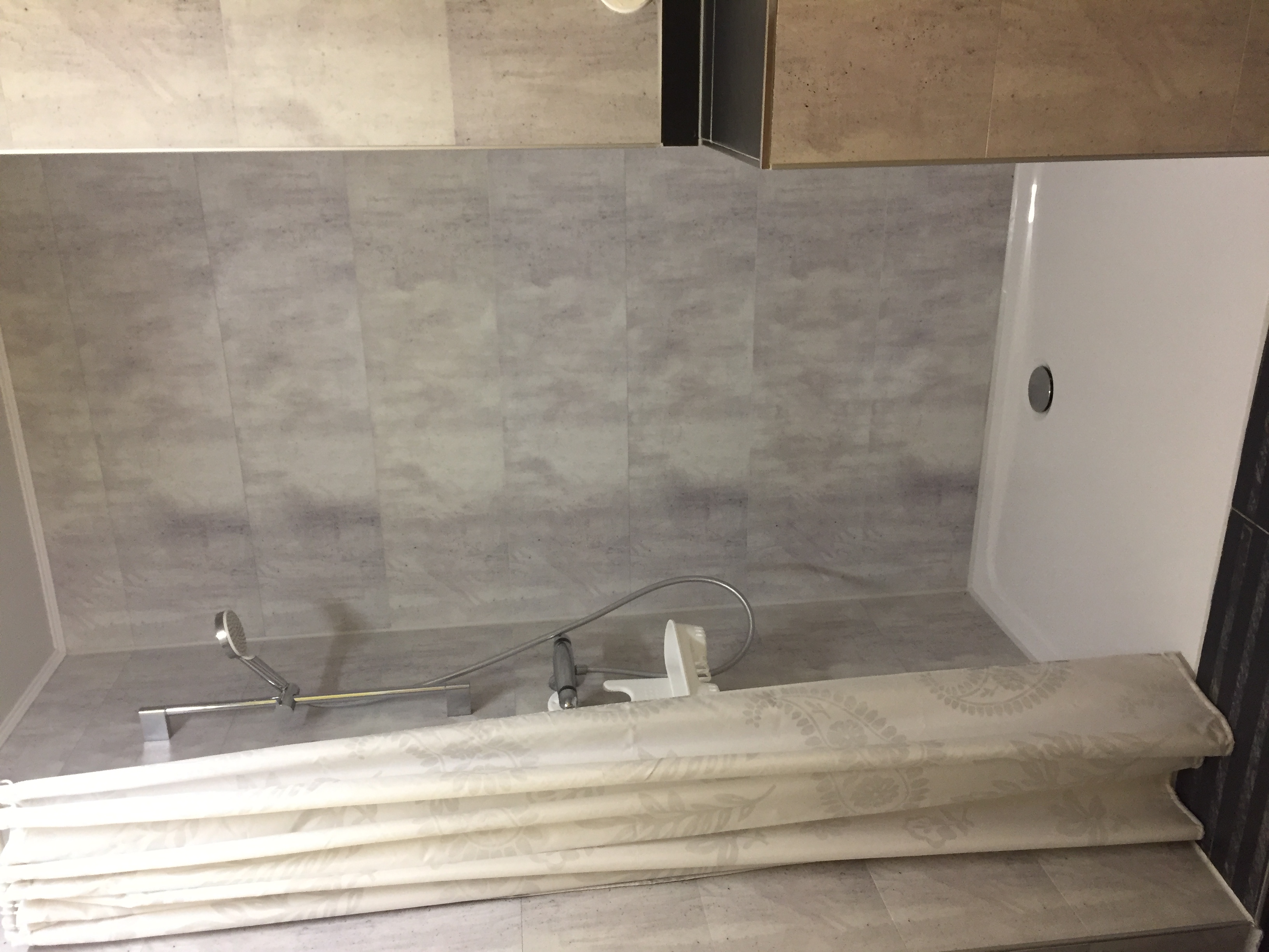 Monteurwohnung - Badezimmer: eigenes Bad - Mecklenburg-Vorpommern - Ferienwohnung Dusche - Craftman's Home