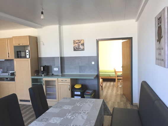 Monteurzimmer: Ferienwohnung 3, Küche, Aufenthaltsraum - Craftman's Home