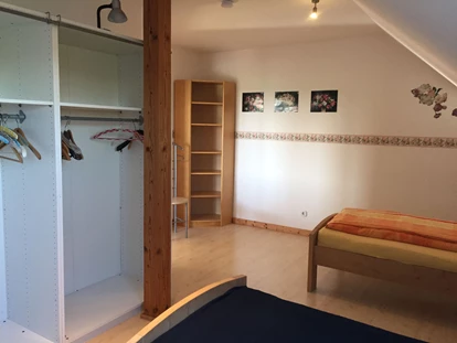 Monteurwohnung - TV - Deutschland - Ferienwohnung 1, sehr großes Schalfzimmer mit 3 Betten - Craftman's Home