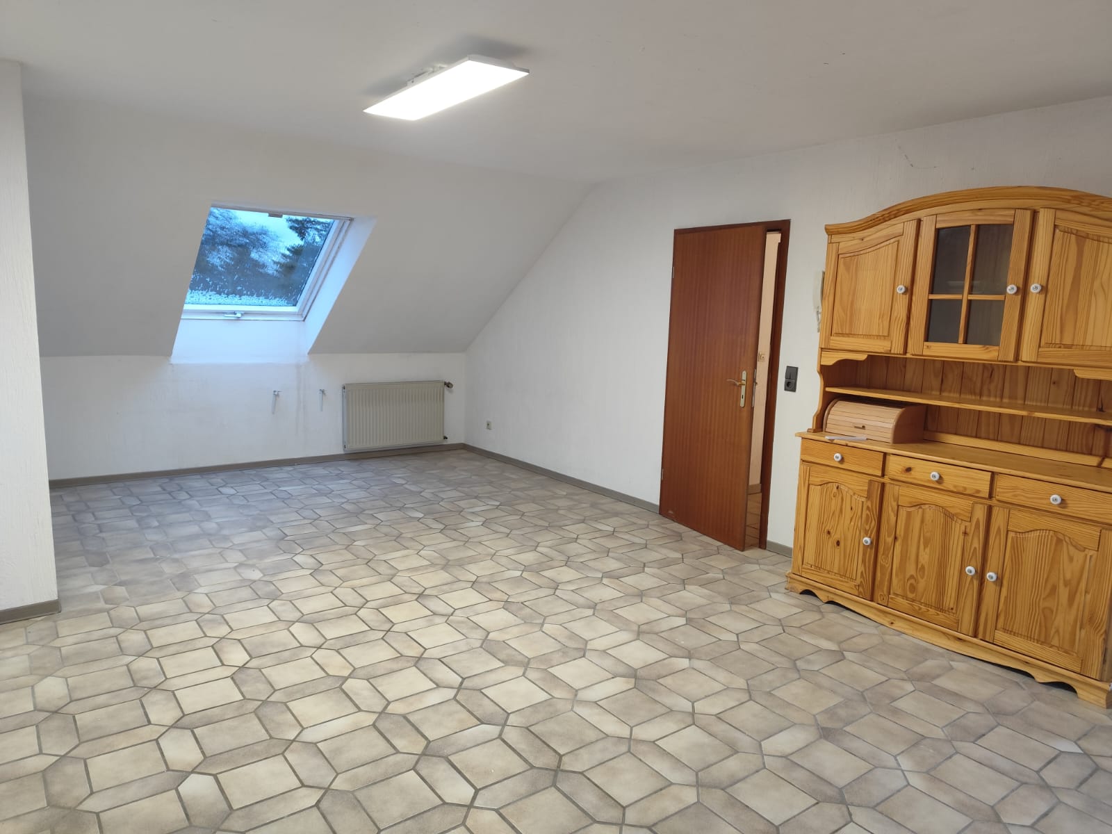 Monteurzimmer: Zu Vermieten: Möbliertes Haus 260m² für 6-10 Personen   
