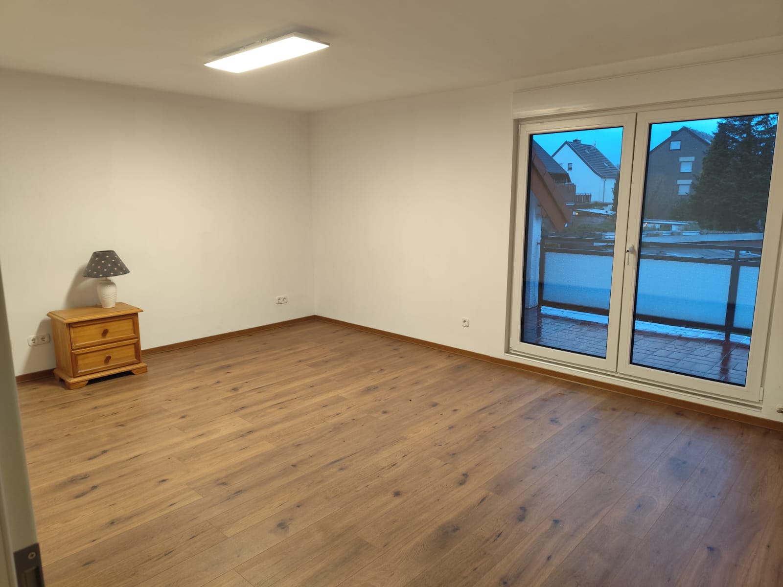 Monteurzimmer: Zu Vermieten: Möbliertes Haus 260m² für 6-10 Personen   