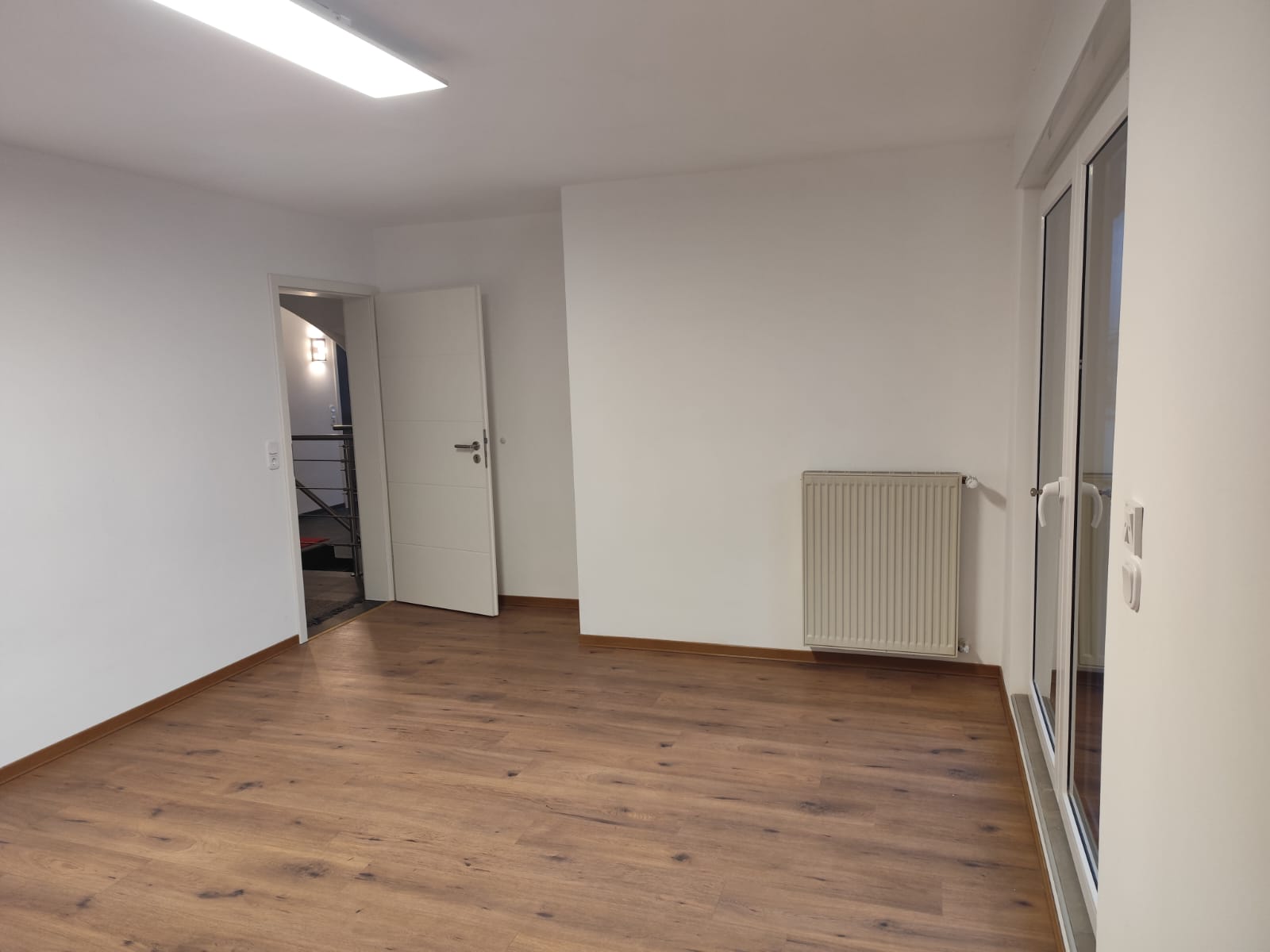 Monteurzimmer: Zu Vermieten: Möbliertes Haus 260m² für 6-10 Personen   