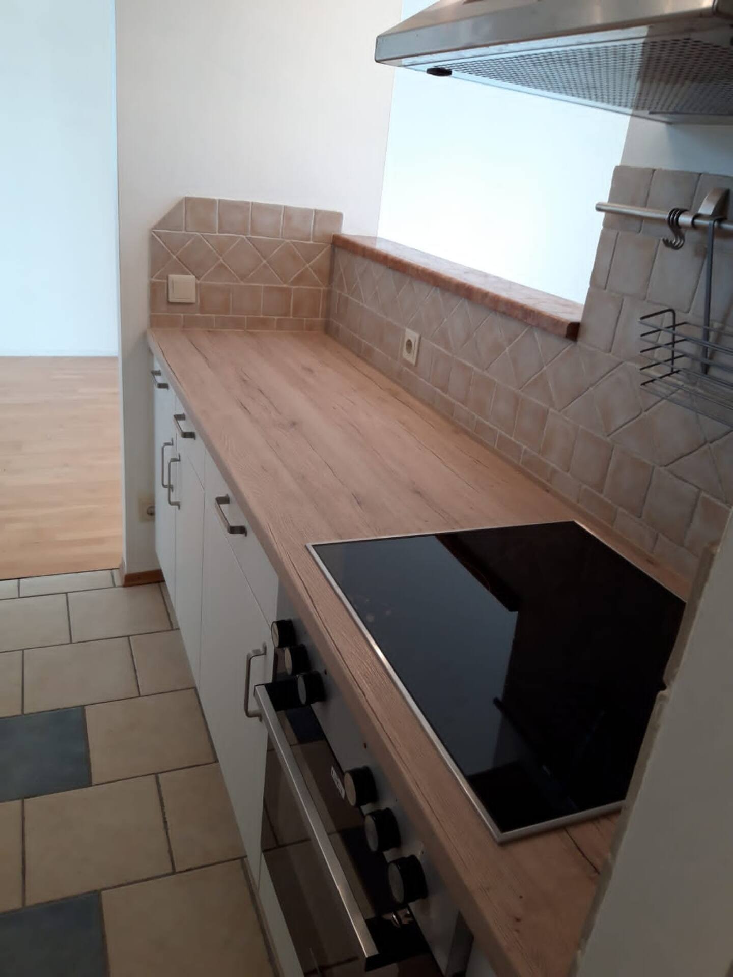 Monteurzimmer: Küche - Geräumige Wohnung mit Balkon 