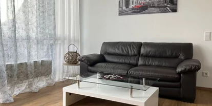 Monteurwohnung - Schrattenbach - Wohnzimmer - Geräumige Wohnung mit Balkon