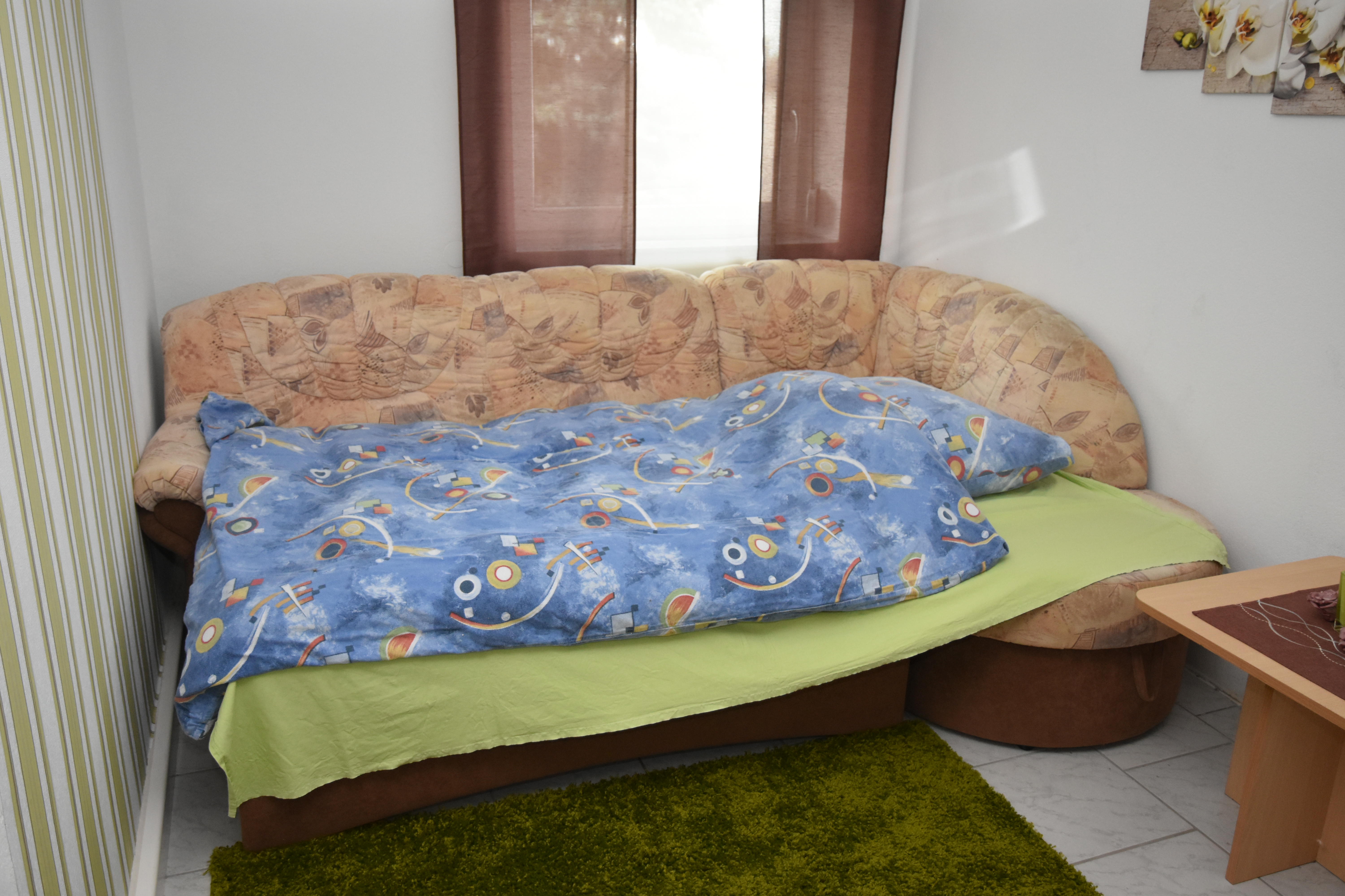 Monteurzimmer: Schlafcouch - Monteurzimmer Wahr / Mailänder