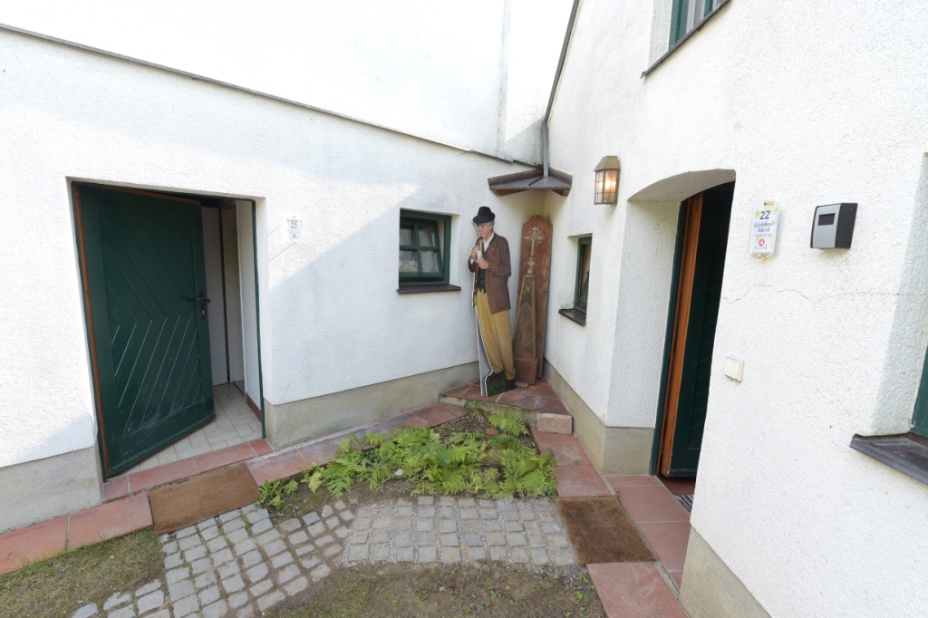 Monteurwohnung - TV - Weinviertel - Eingang Appartement
Einfang Bad mit WC und Sauna - Gästehaus Nitsch